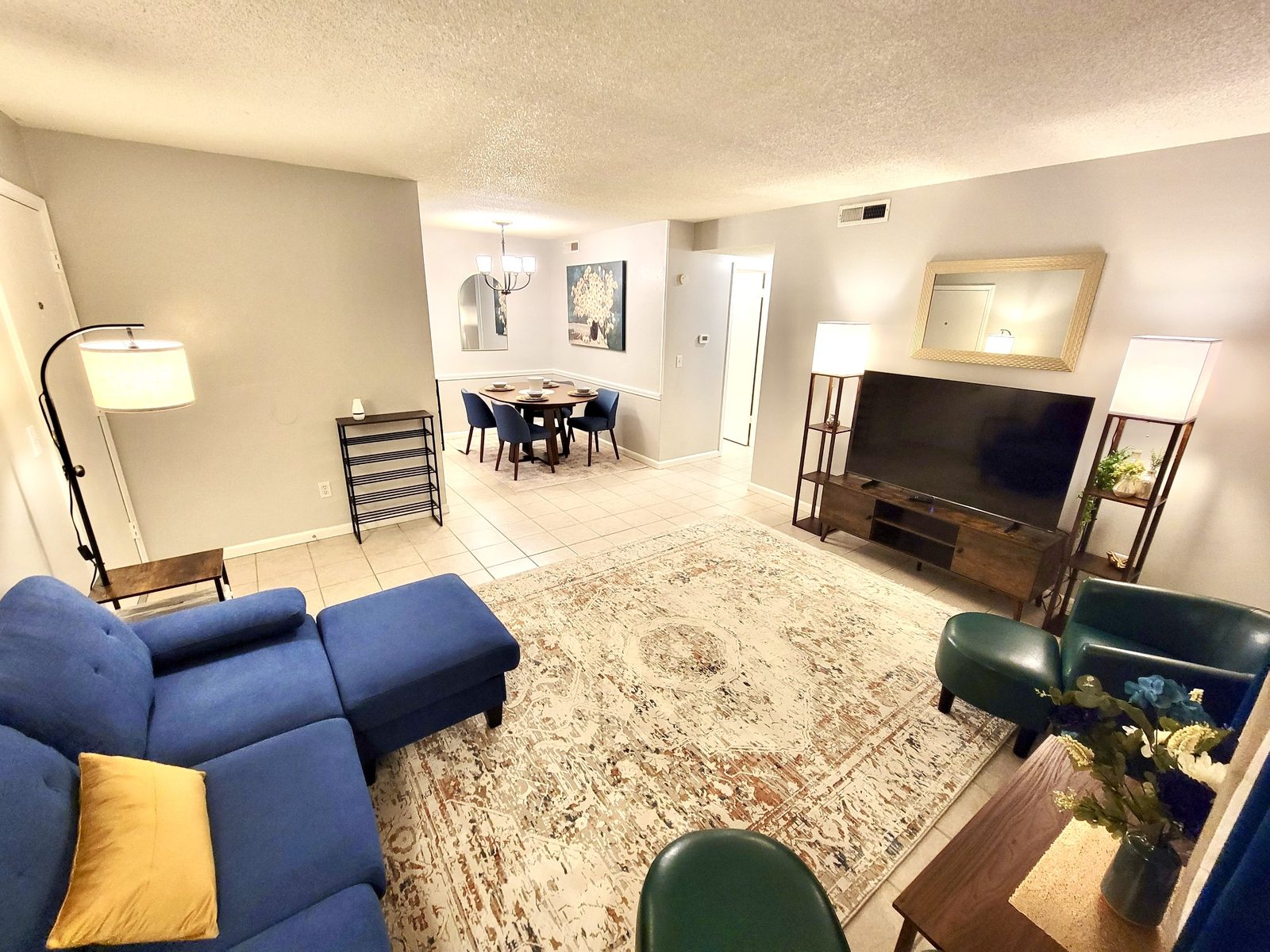 Gallery Suite furnishings