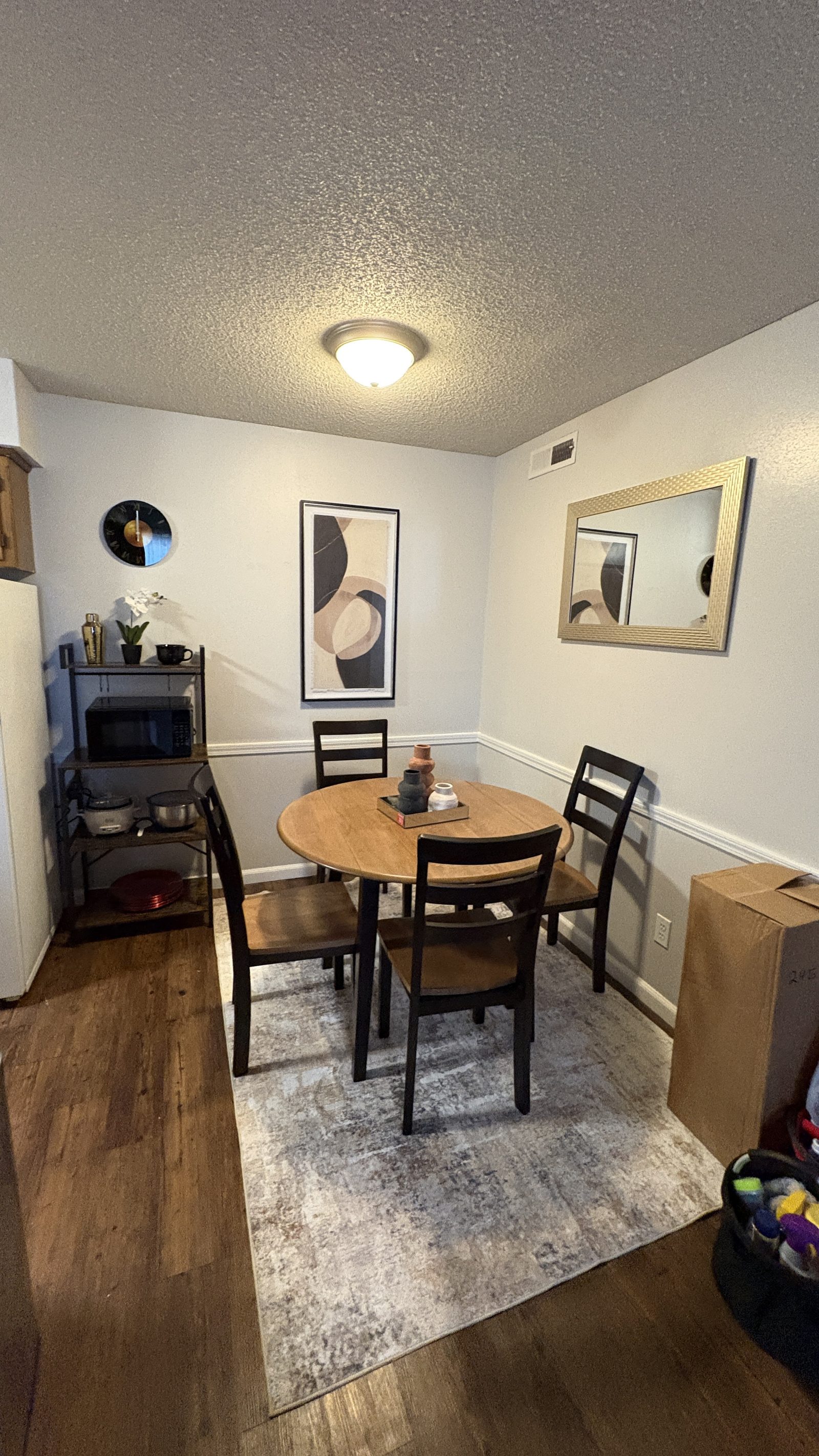 Lounge Suite dining