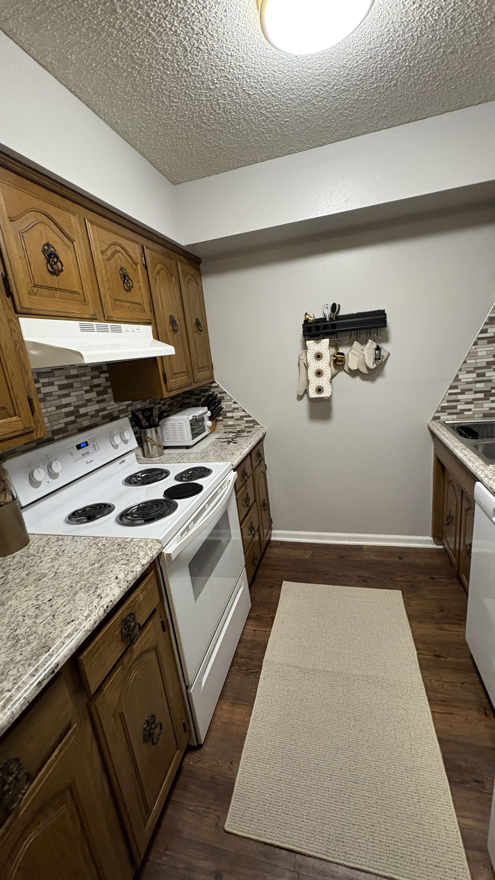 Lounge Suite kitchen